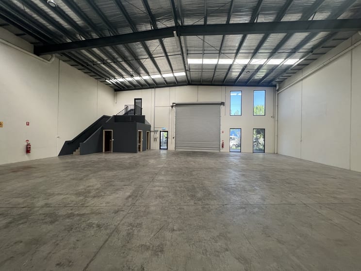 Click to view all images 39 Pelmet Crescent Thomastown VIC 3074 - Image 2