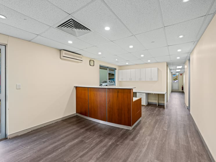 Click to view all images part of/11 William Street Blackstone QLD 4304 - Image 2