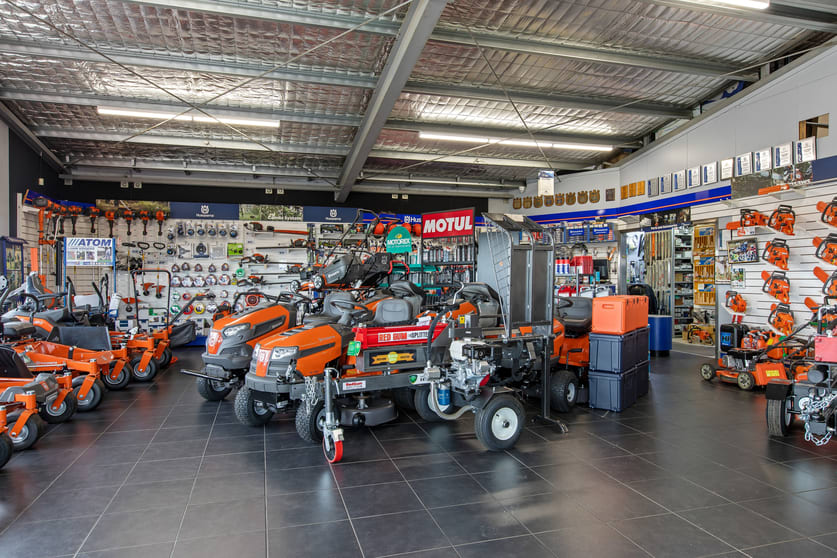 Click to view all images 1015 Howitt Street Wendouree VIC 3355 - Image 3