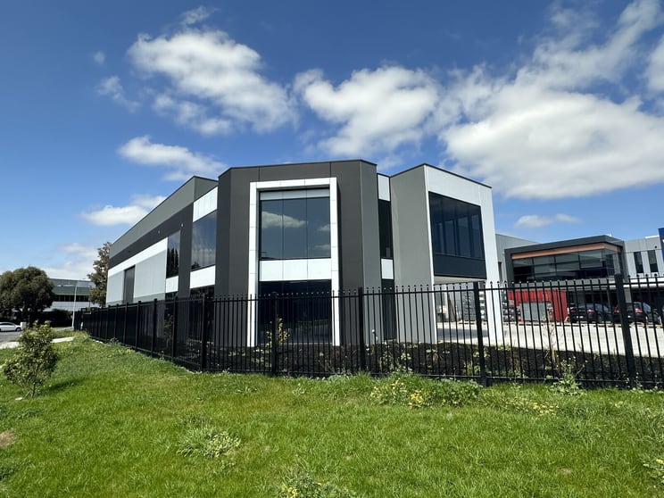 Click to view all images 1 Bass Court Keysborough VIC 3173 - Image 1