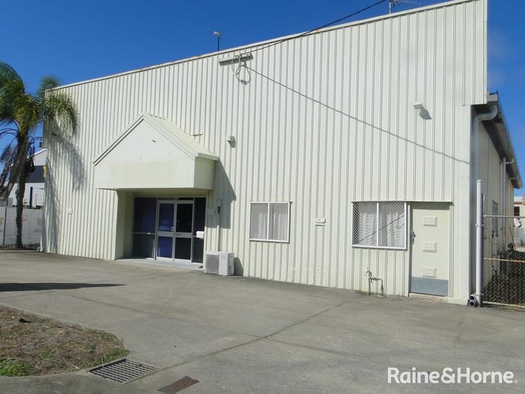 Click to view all images 71A Lord Street Gladstone Central QLD 4680 - Image 2