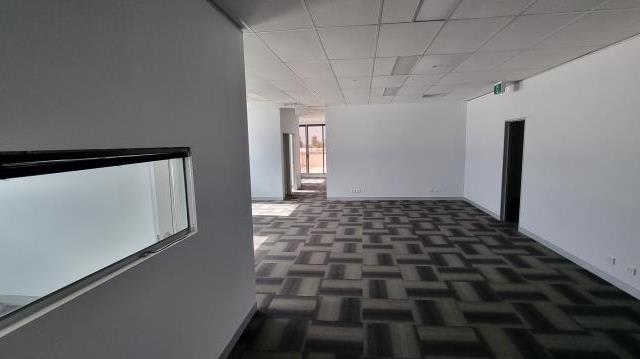 Click to view all images Level 2 Unit 6/81 Elgar Road Derrimut VIC 3026 - Image 3