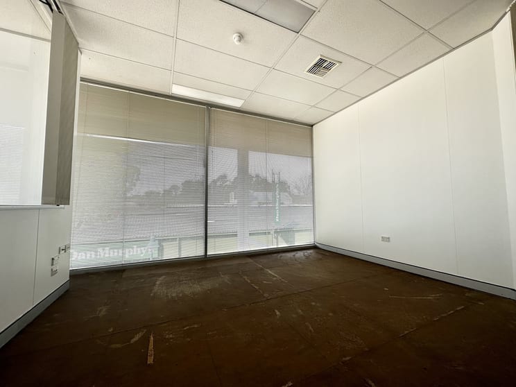 Click to view all images Suite 2/3 Dickson Place Dickson ACT 2602 - Image 3