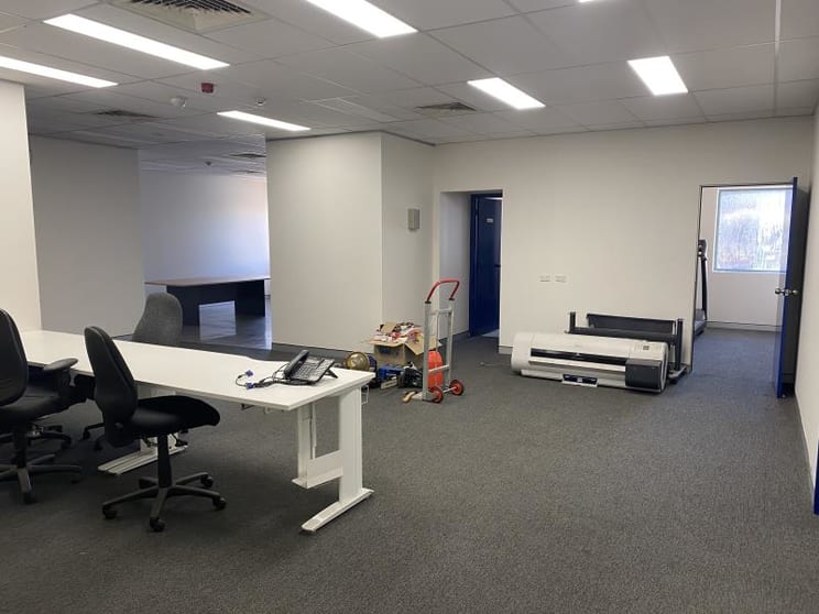 Click to view all images Unit 2/137 Canberra Avenue Fyshwick ACT 2609 - Image 3