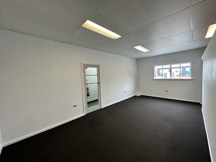 Click to view all images 1 Rodway Arcade Nowra NSW 2541 - Image 3