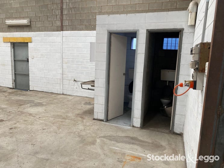 Click to view all images 33 Chickerell Street Morwell VIC 3840 - Image 3