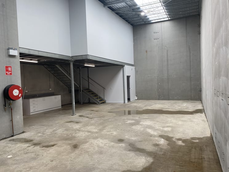Click to view all images 6/7 Waynote Place Unanderra NSW 2526 - Image 3