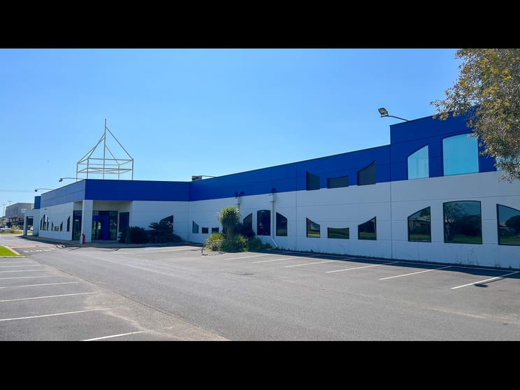 Click to view all images 39 Strickland Street Bunbury WA 6230 - Image 2