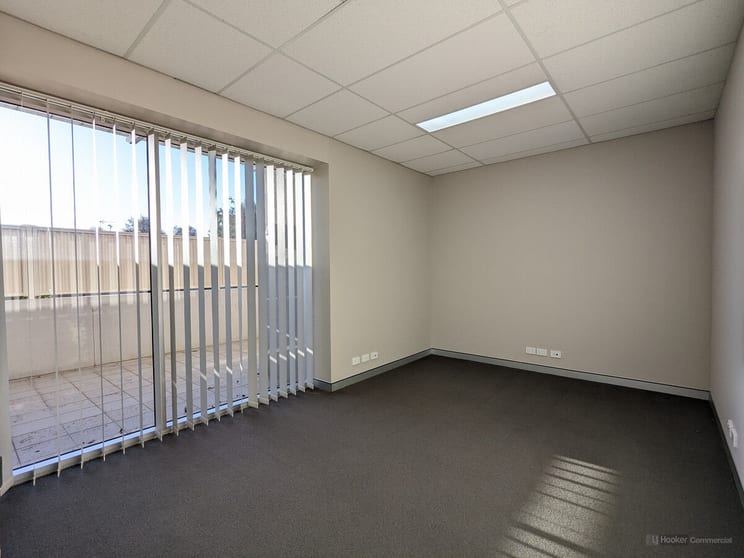 Click to view all images 5/195 Hume Street Toowoomba QLD 4350 - Image 3