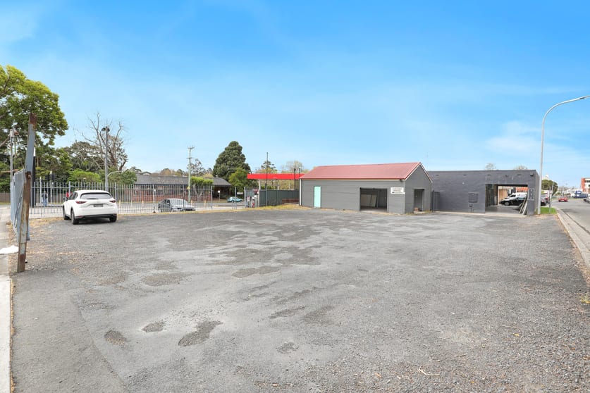 Click to view all images 4 Berry Street Nowra NSW 2541 - Image 2