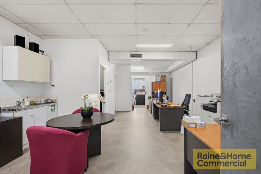 Click to view all images 4/29 Links Avenue Eagle Farm QLD 4009 - Image 3