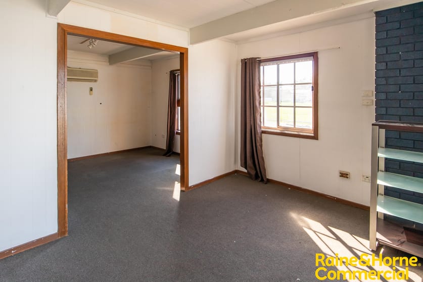 Click to view all images 4/3-5 Nesbitt Street Wagga Wagga NSW 2650 - Image 2