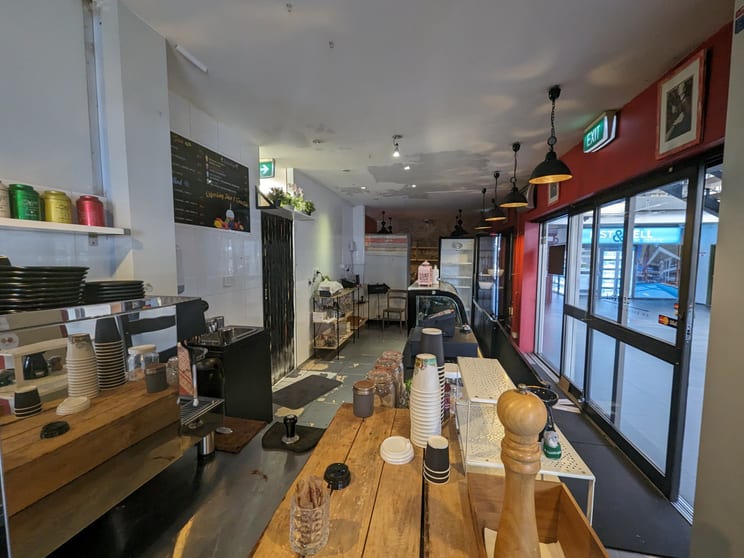 Click to view all images 2/186 Queen Street Campbelltown NSW 2560 - Image 3