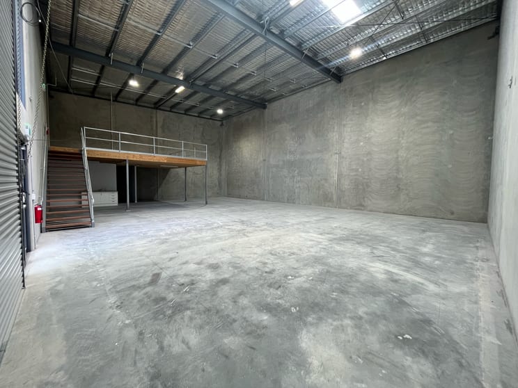 Click to view all images 4/10 Strong Street Baringa QLD 4551 - Image 3