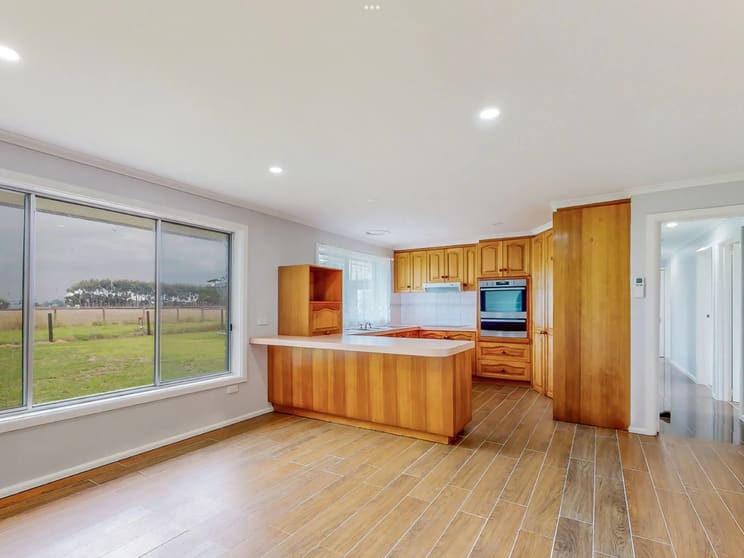 Click to view all images 200 Koo Wee Rup Road Koo Wee Rup VIC 3981 - Image 3