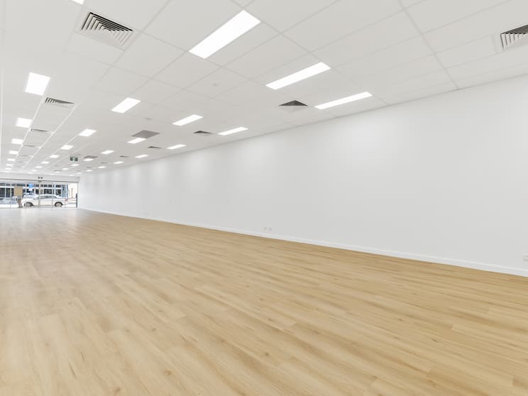 Click to view all images 111 Bay Terrace Wynnum QLD 4178 - Image 3