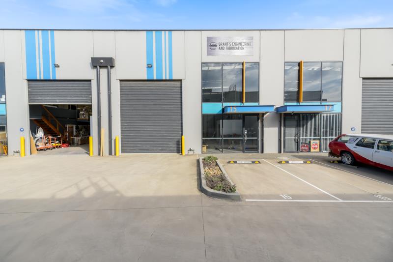 Click to view all images 15 Tango Circuit Pakenham VIC 3810 - Image 1