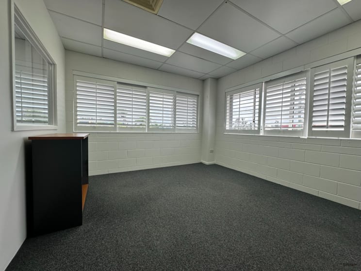 Click to view all images 4-5/9 Central Drive Burleigh Heads QLD 4220 - Image 3