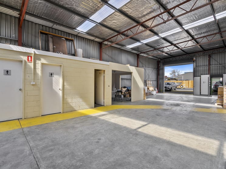 Click to view all images 4 Pearl Street Derwent Park TAS 7009 - Image 3