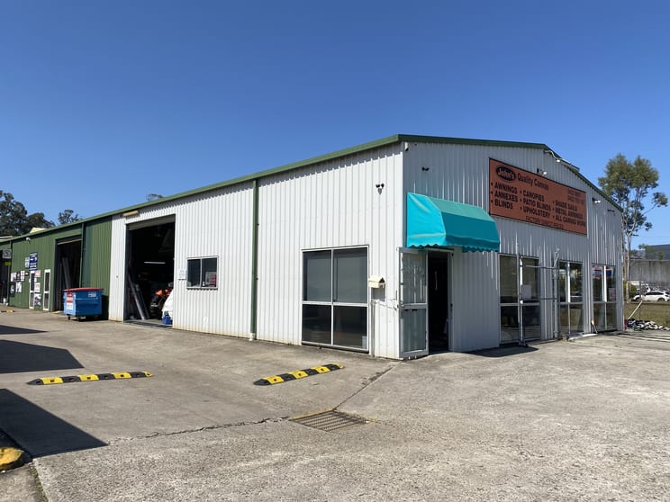 Click to view all images 1&2/303 Morayfield Road Morayfield QLD 4506 - Image 1