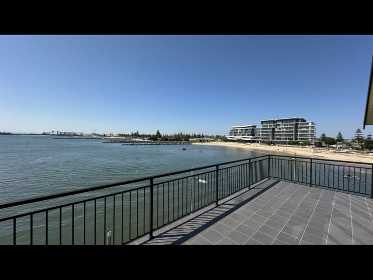 Click to view all images 3/11 Bonnefoi Boulevard Bunbury WA 6230 - Image 1