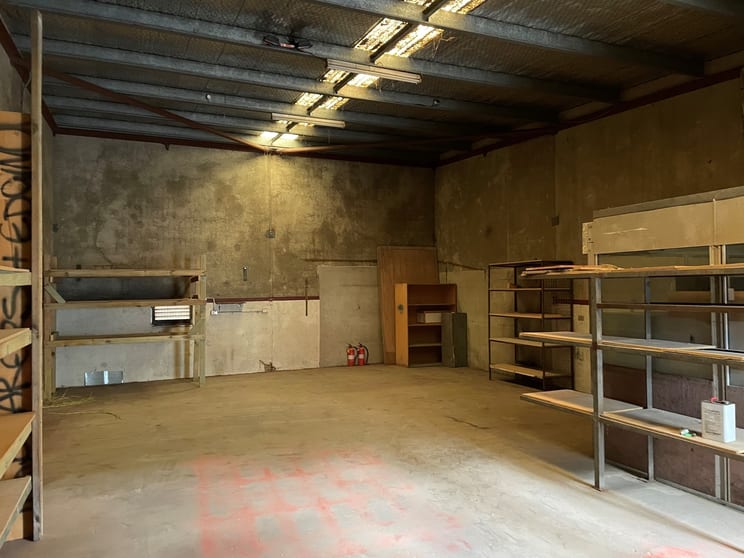 Click to view all images 3/10 Clavering Road Bayswater WA 6053 - Image 3