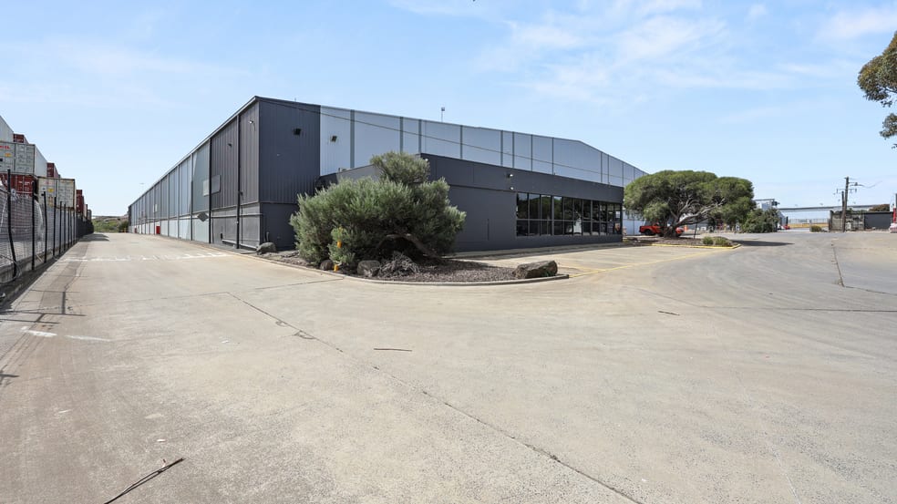Click to view all images 6A & 6B/600 Geelong Road Brooklyn VIC 3012 - Image 3