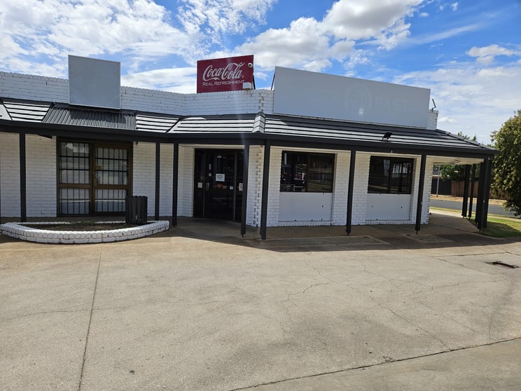 Click to view all images 1&2/293 Walnut Avenue Mildura VIC 3500 - Image 1