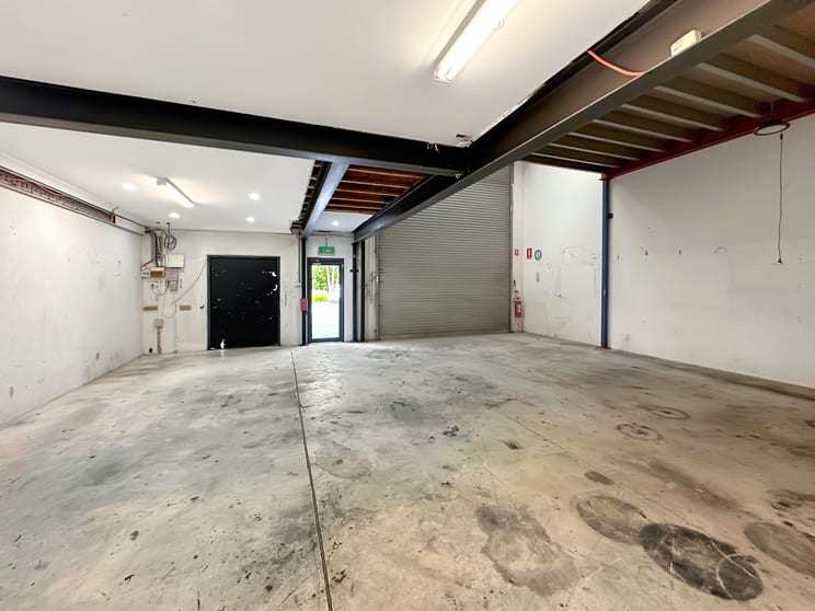 Click to view all images 2/6 Hawke Street Kincumber NSW 2251 - Image 2