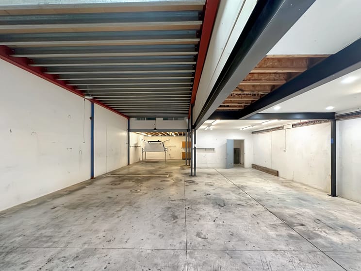 Click to view all images 2/6 Hawke Street Kincumber NSW 2251 - Image 3