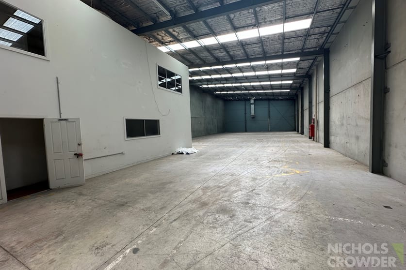 Click to view all images 8A Frankston Gardens Drive Carrum Downs VIC 3201 - Image 3