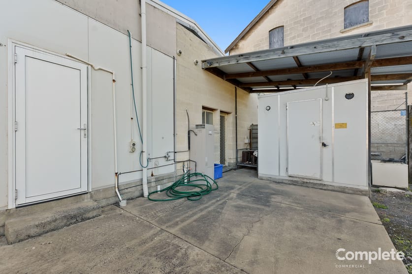 Click to view all images 2/28B MARGARET STREET Mount Gambier SA 5290 - Image 2