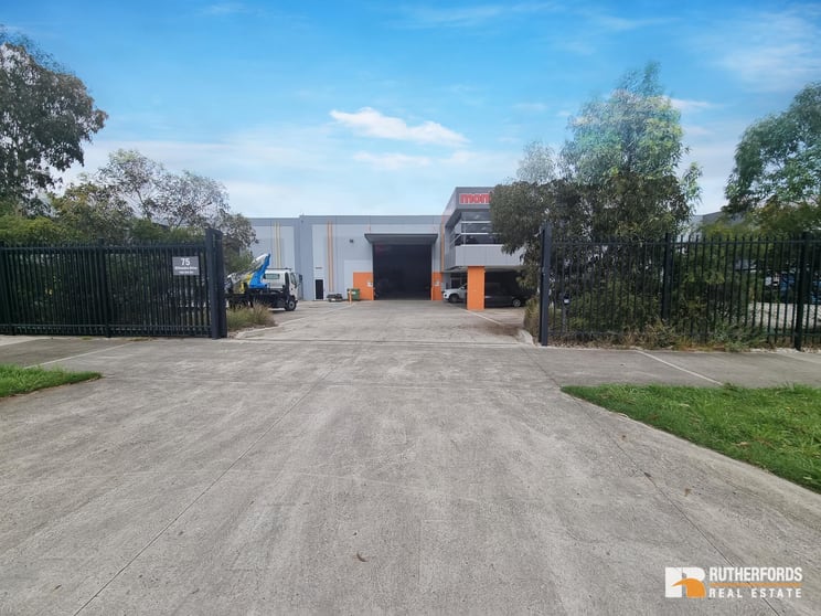 Click to view all images 75 Willandra Drive Epping VIC 3076 - Image 2