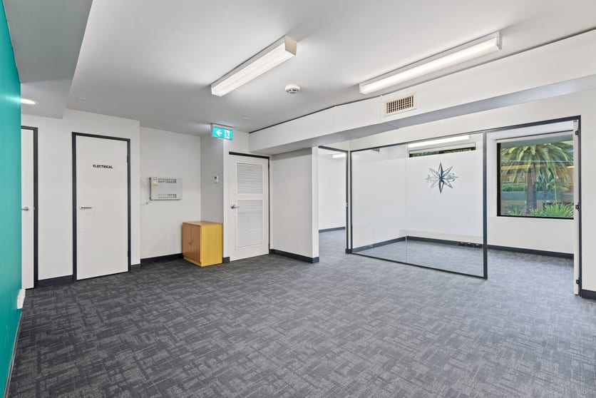 Click to view all images 9/157 Queenscliff Road Queenscliff NSW 2096 - Image 2