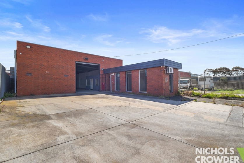 Click to view all images 9 Avlona Street Mordialloc VIC 3195 - Image 2