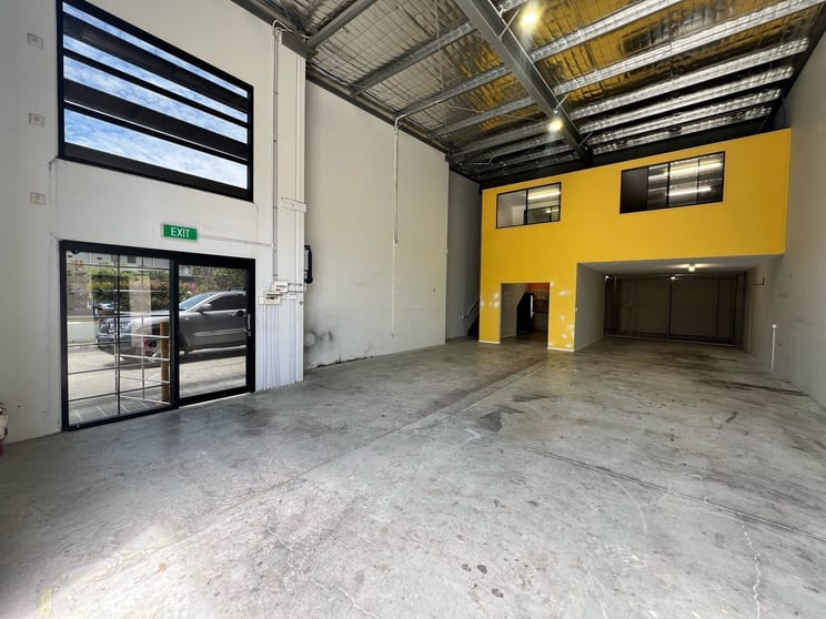 Click to view all images 6&7/2 Gateway Court Coomera QLD 4209 - Image 2