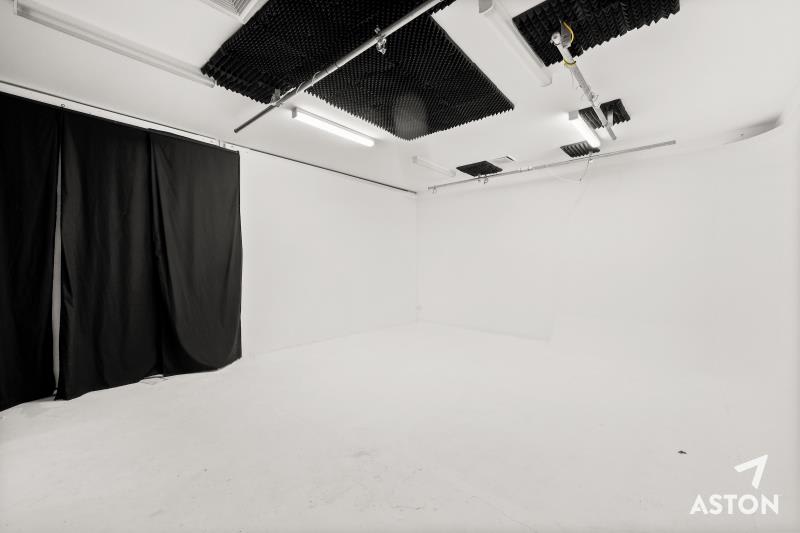 Click to view all images 148A Barkly Street St Kilda VIC 3182 - Image 3