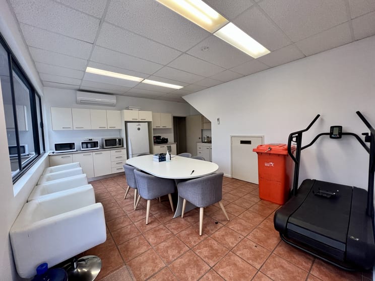 Click to view all images 25B Olympic Circuit Southport QLD 4215 - Image 2