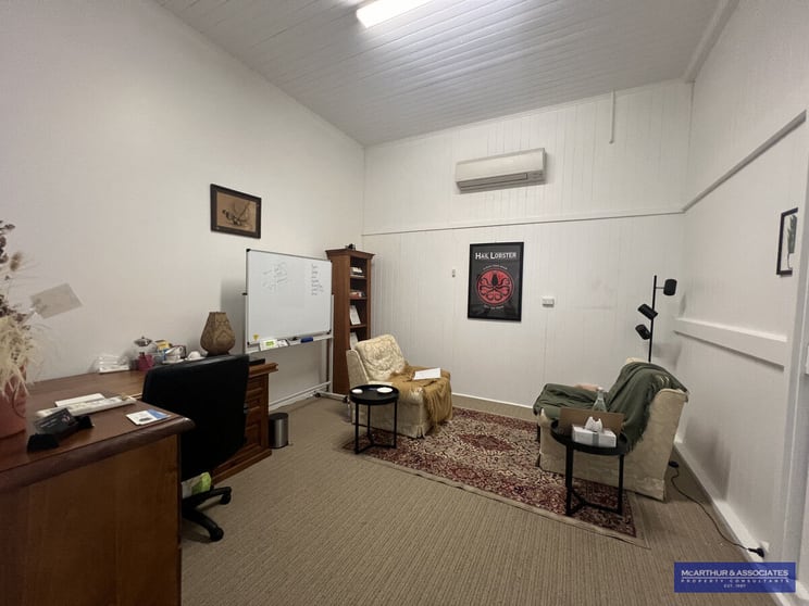Click to view all images Yeppoon QLD 4703 - Image 2