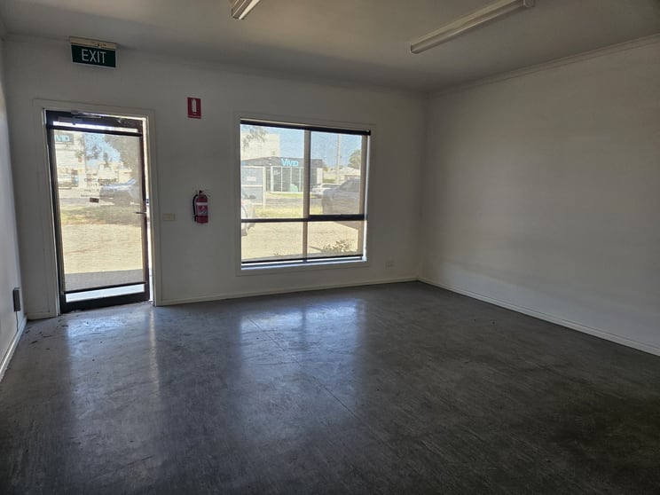 Click to view all images 46a Tenth Street Mildura VIC 3500 - Image 3