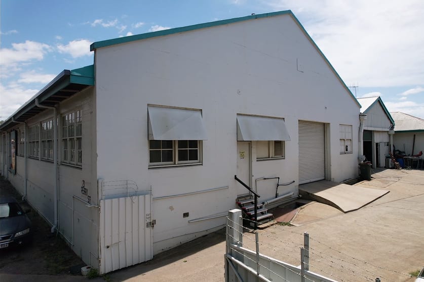 Click to view all images 1/21 Perry Street Bundaberg North QLD 4670 - Image 1