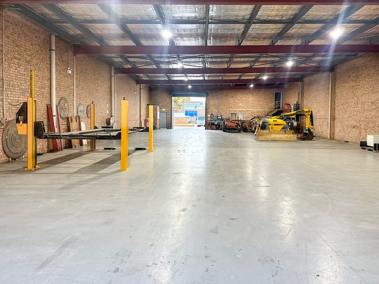 Click to view all images Unit 1/34-36 Plasser Crescent St Marys NSW 2760 - Image 2