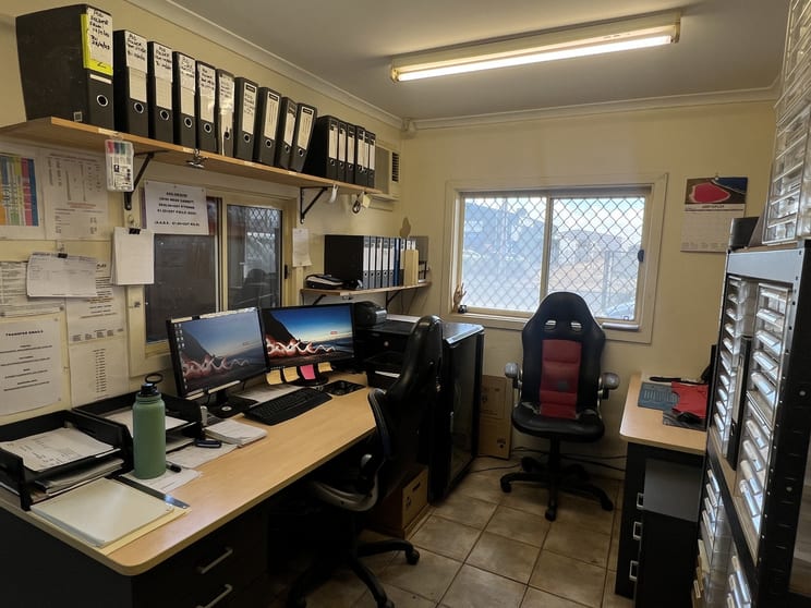 Click to view all images 25 Wing Street Wingfield SA 5013 - Image 3