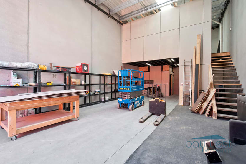 Click to view all images 2/6 Lyall Street Hastings VIC 3915 - Image 3