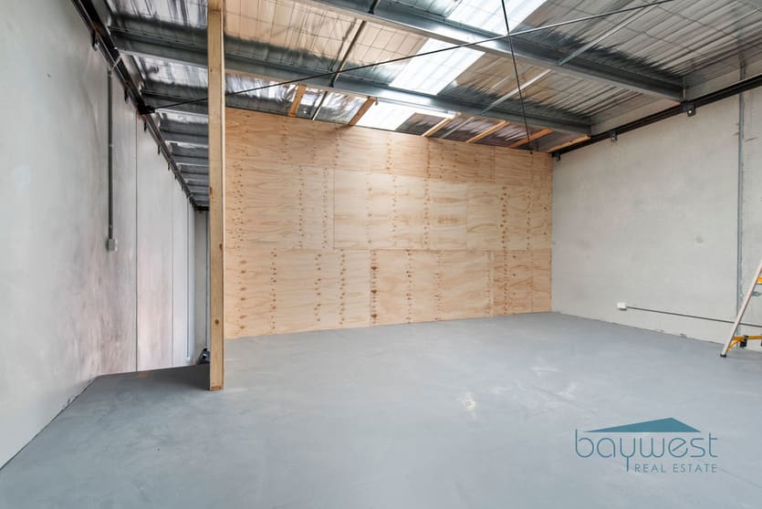Click to view all images 2/6 Lyall Street Hastings VIC 3915 - Image 2