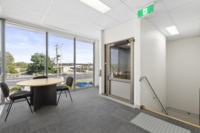 Part Property/Level 1, 174 Torquay Road Grovedale VIC 3216 - Image 2