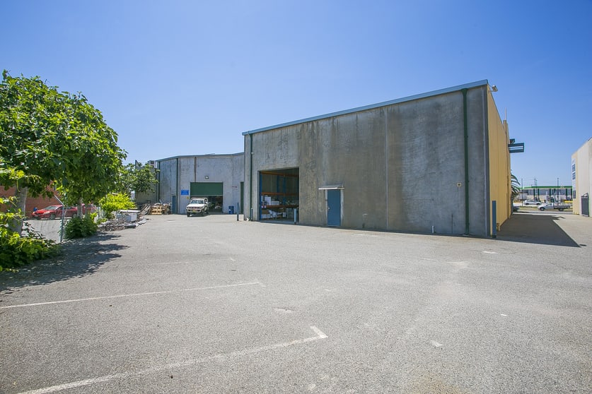 Click to view all images 68-70 Malaga Drive Malaga WA 6090 - Image 2