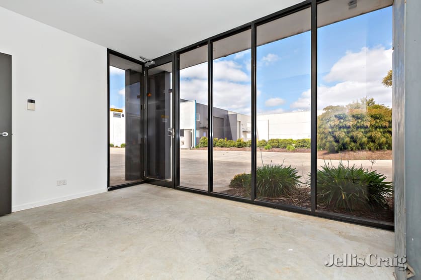 Click to view all images 1/22 Selkirk Drive Wendouree VIC 3355 - Image 2