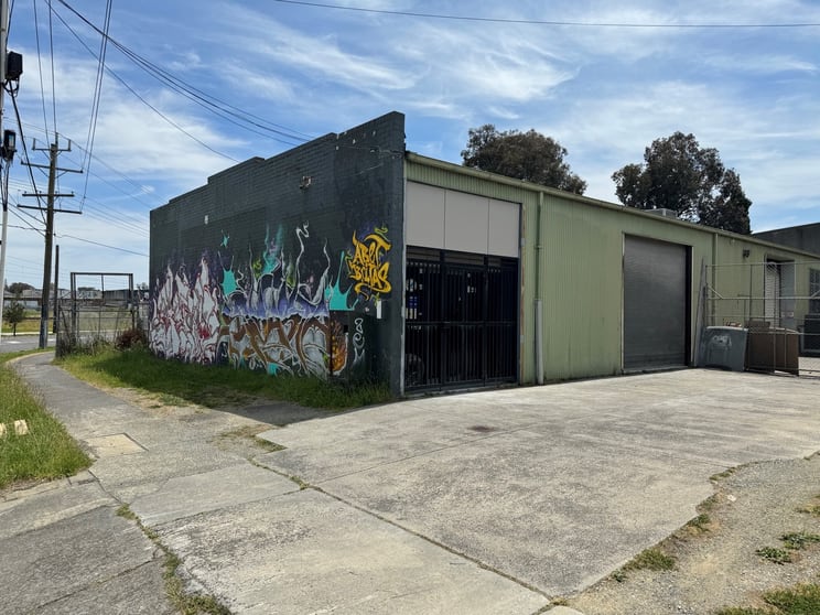 Click to view all images 1/1 Barry Street Bayswater VIC 3153 - Image 2