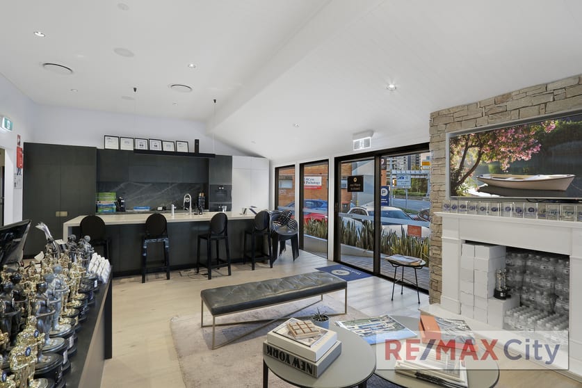 Click to view all images 291 Shafston Avenue Kangaroo Point QLD 4169 - Image 3